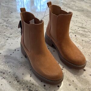 Brown Chelsea Boots Universal Thread NWT
